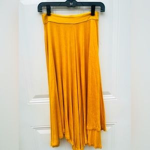 Made in Italy Golden yellow mustard yellow flowy midi skirt